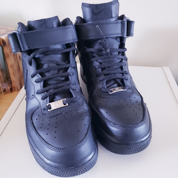 NIKE AIR FORCE 1 MID '07 "TRIPLE BLACK" - 8 US - Picture 14 of 14